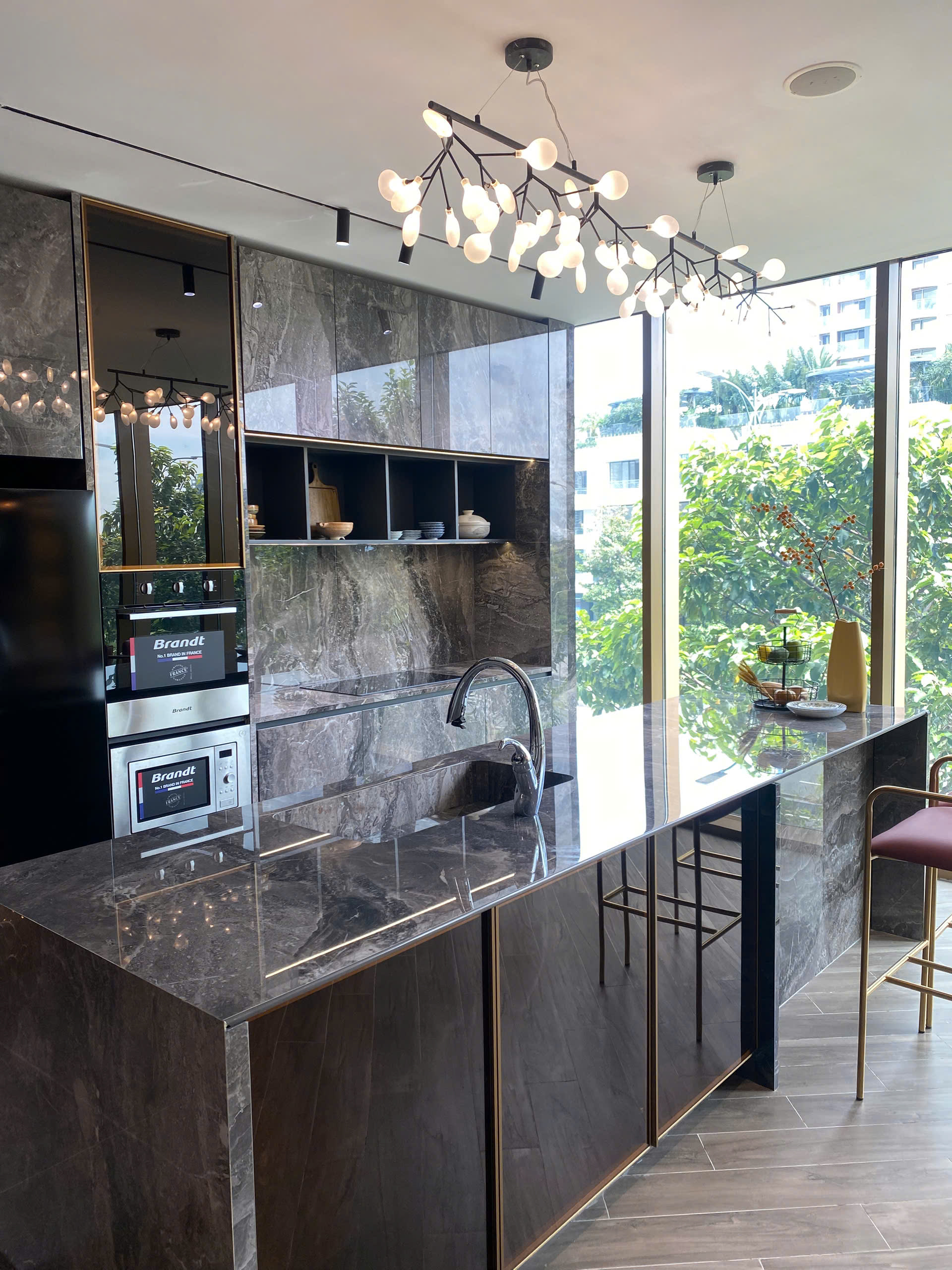 Vân đá Orobico tự nhiên giúp căn bếp trở nên nổi bật và đầy cảm hứng