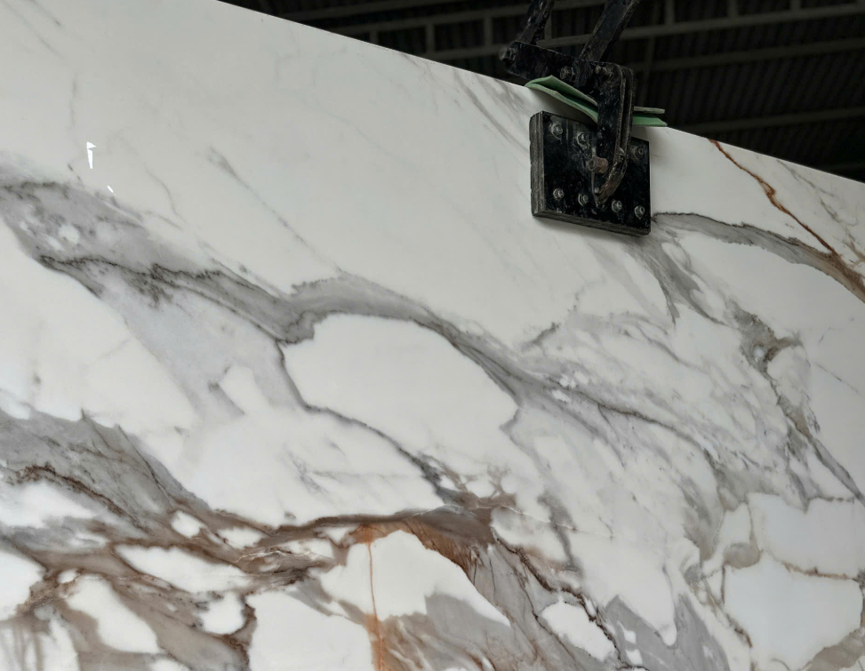 Đá nung kết Calacatta Borghini vân trong xương sang trọng